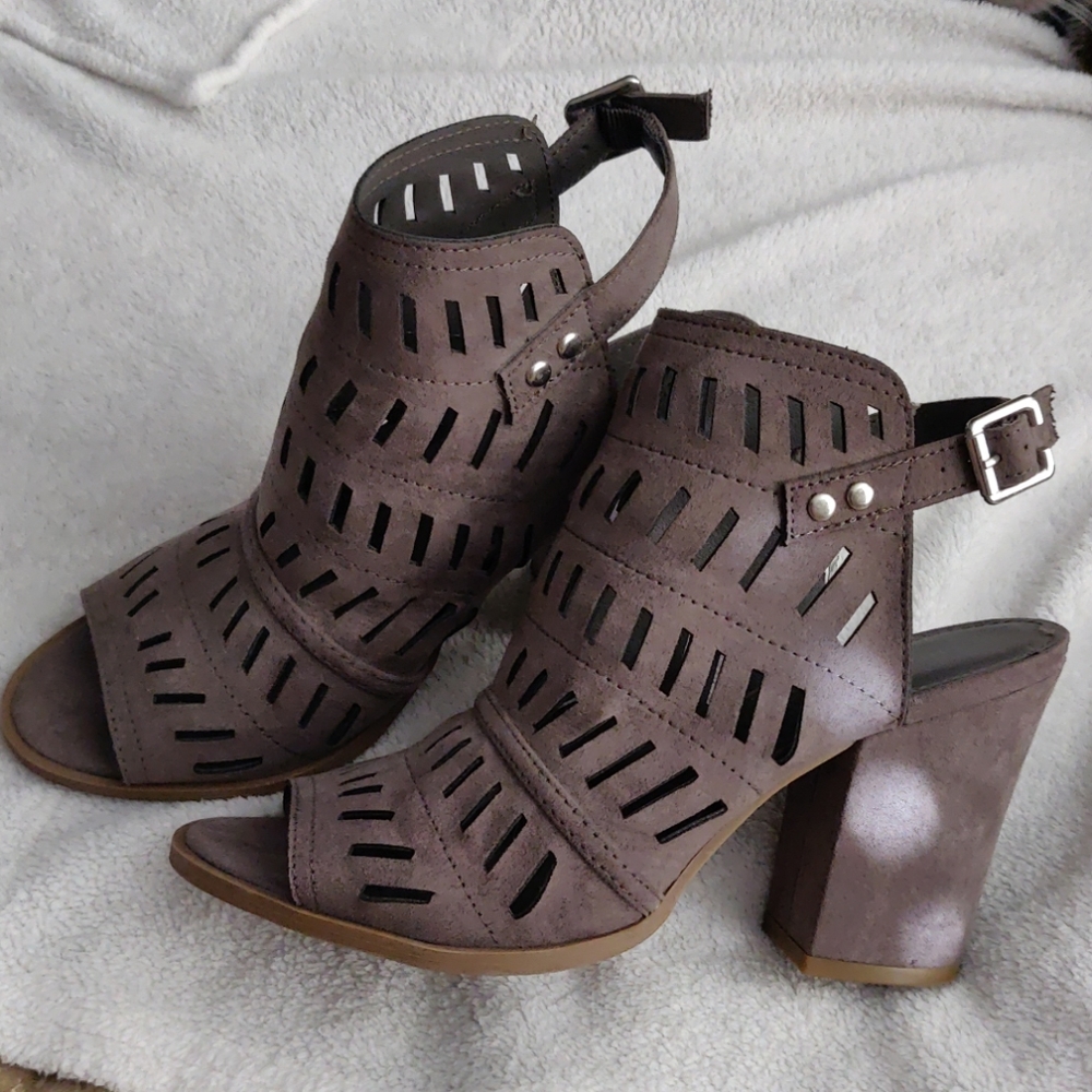 Women's shoes